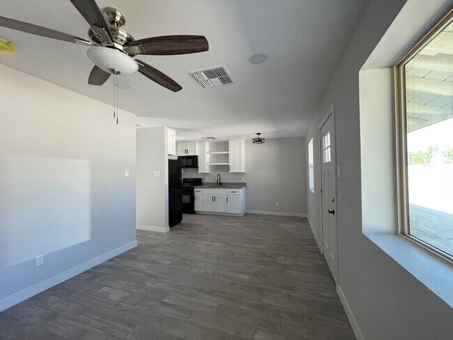 Building Photo - Newly Remodeled 1 Bedroom at end of culdesac, private gate