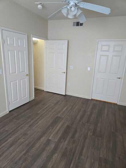 Building Photo - 10550 W Alexander Rd