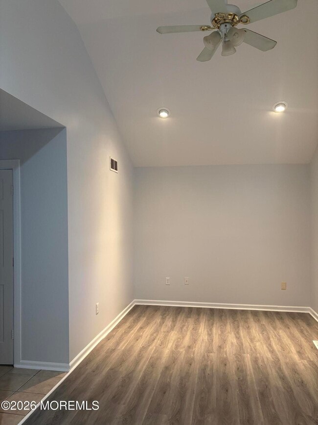 Building Photo - 211 Anthony Ave