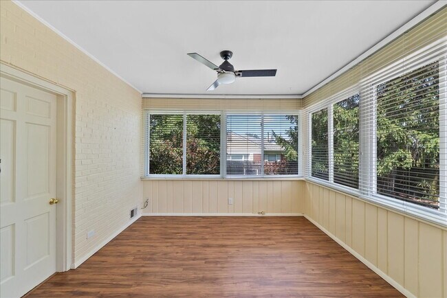 Building Photo - "Charming 4-Bed Retreat with Granite Kitch...