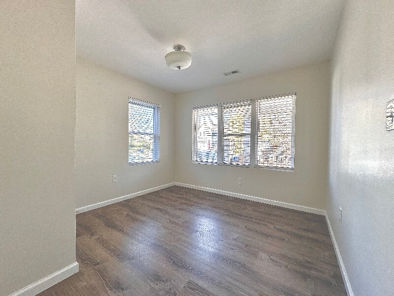 Building Photo - 604 Homeland Ave