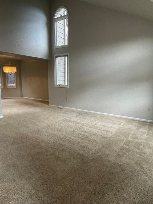 Building Photo - Beautiful Two-Story Home in Cul-de-sac