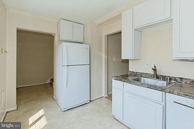 Building Photo - 9637 Westport Ln