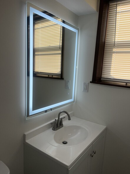 downstairs bathroom - 9650 16th Ave S