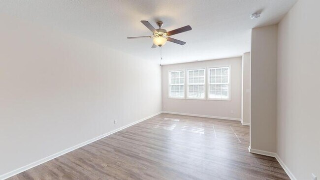 Building Photo - 310 Bogle St