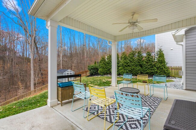Building Photo - 4 Bedroom Home on a Cul-de-Sac with Lawn Care Included!