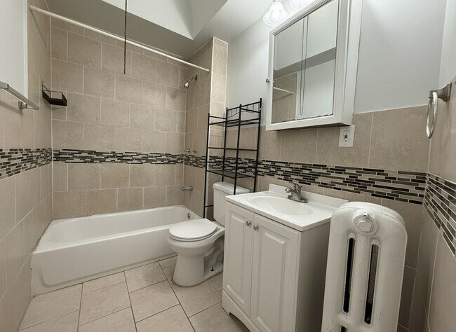 Building Photo - 620 n Wilton-