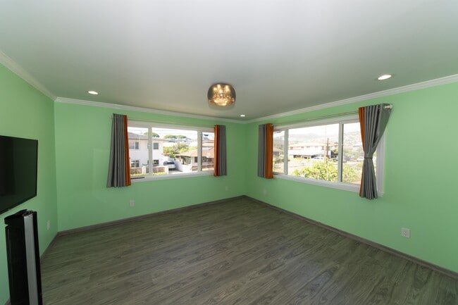 Building Photo - 933 18th Ave