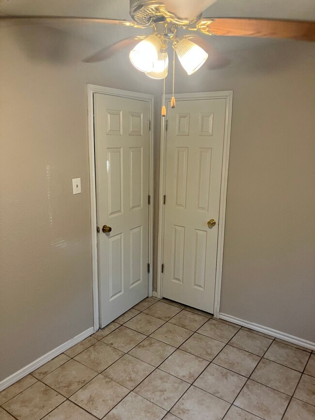 Building Photo - 6207 Valley King