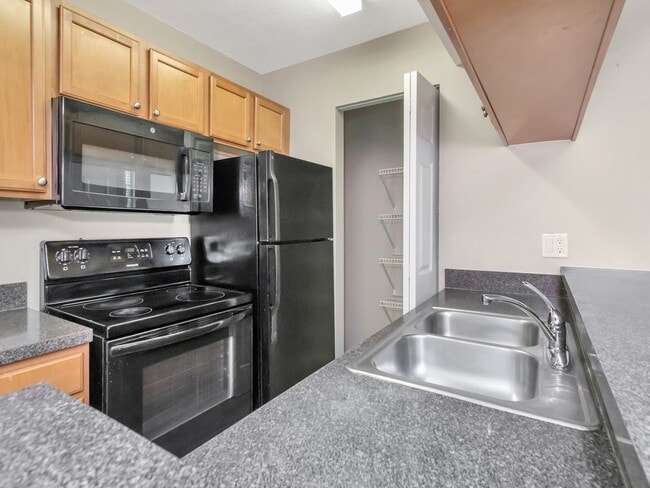 Building Photo - Ground Floor 2/2 with Conservation Views for Lease in Brandon, FL