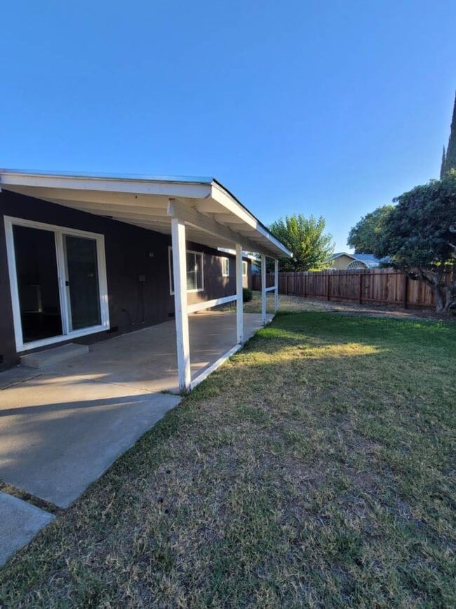 Building Photo - 1424 Kent Way