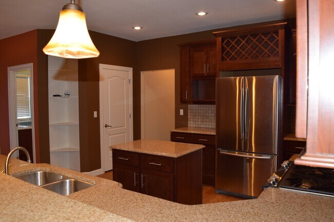 Building Photo - Gorgeous Home Located in Osage Hills Subdivision