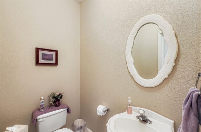 Building Photo - 900 Wayside Dr