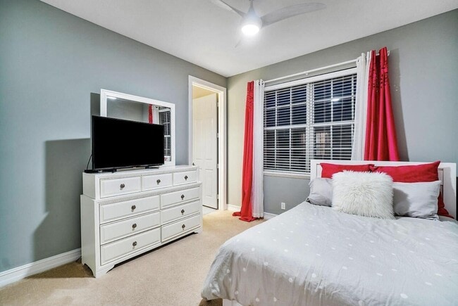 Building Photo - 111 SW 2nd Ave