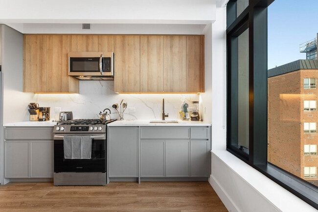 Building Photo - 2230 Cropsey Ave