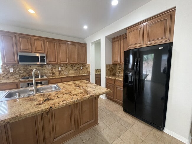 Building Photo - 37280 Parkway Dr