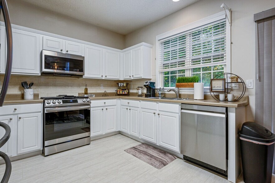 Building Photo - 523 Mullein Trace