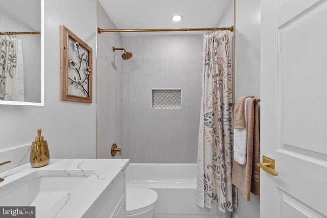 Building Photo - 700 Kahn Pl