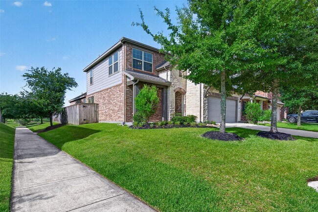 Building Photo - 24603 Royal Pike Dr