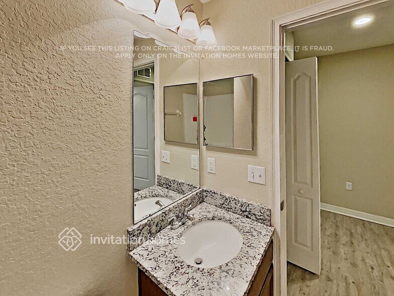 Building Photo - 5193 Ashwood Dr