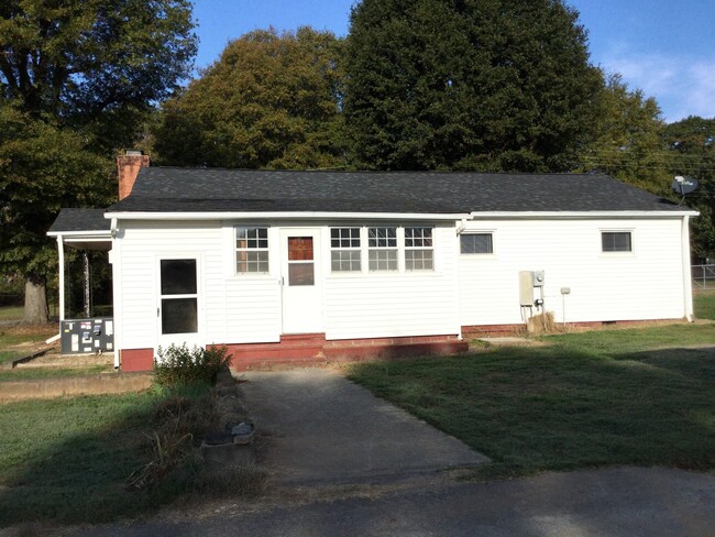 Building Photo - Move-in Ready!