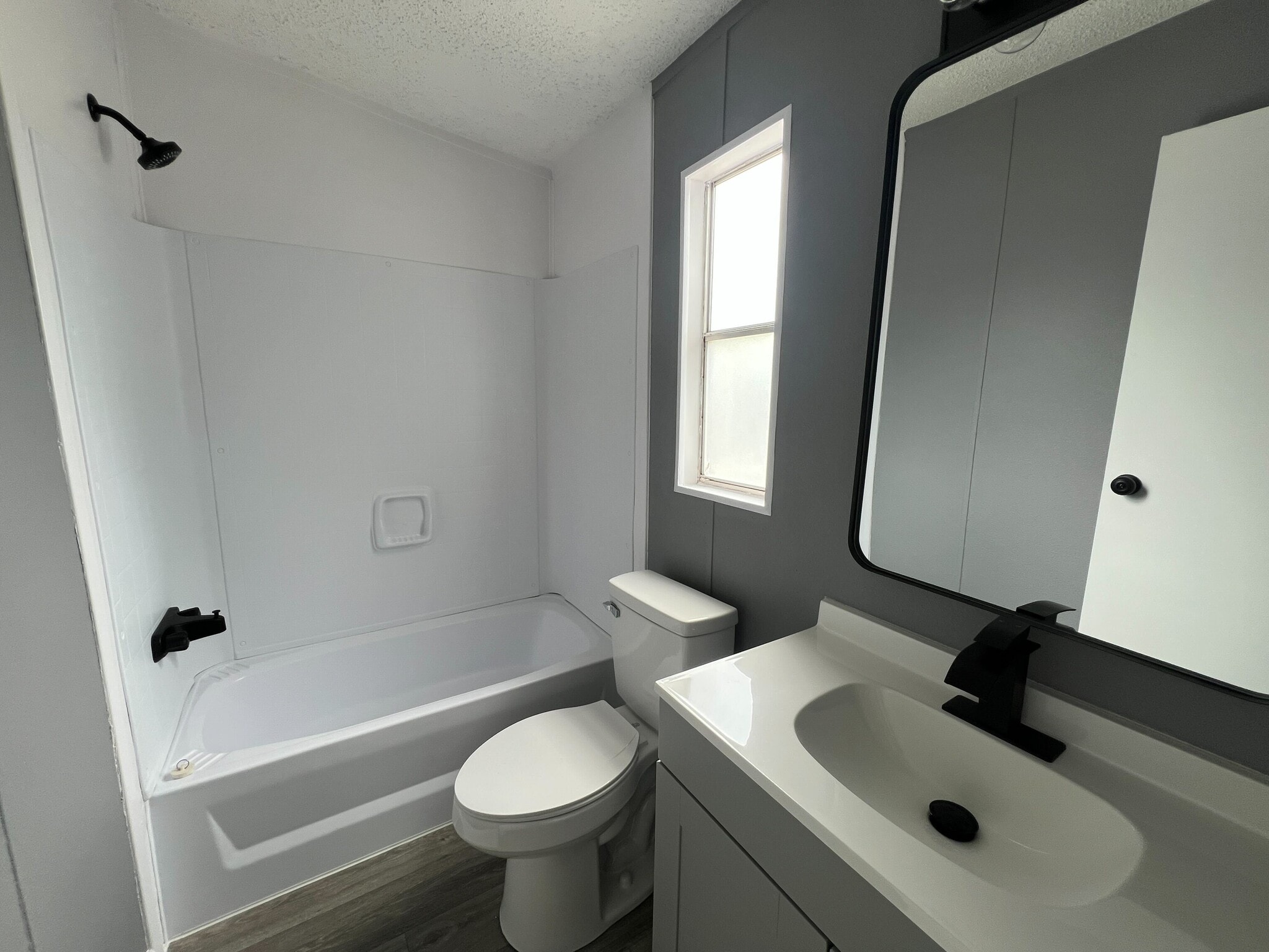 Building Photo - 750 Silent Valley Rd