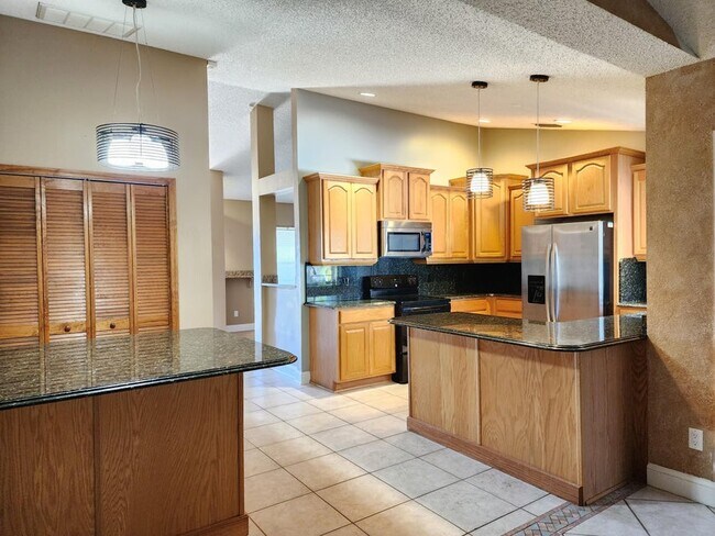 Building Photo - 2153 Royal Poinciana Blvd