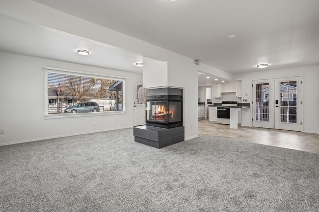 Building Photo - 3bd/2ba with Great Boise Location on Large Corner Lot