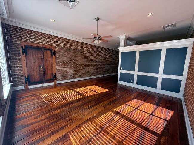 Building Photo - 116 5th St N