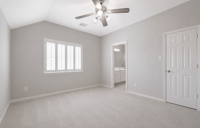 Building Photo - 1303 Red Oak Ct