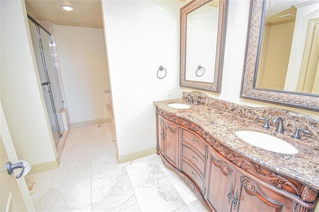 Building Photo - 2801 Wexford Dr