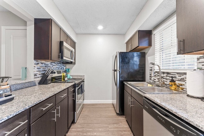 Building Photo - 2215 Town Lake Cir