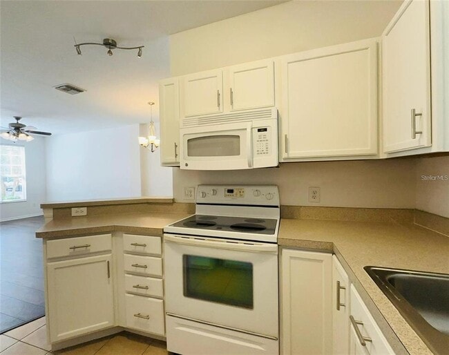 Building Photo - 207 Golden Pond Ct