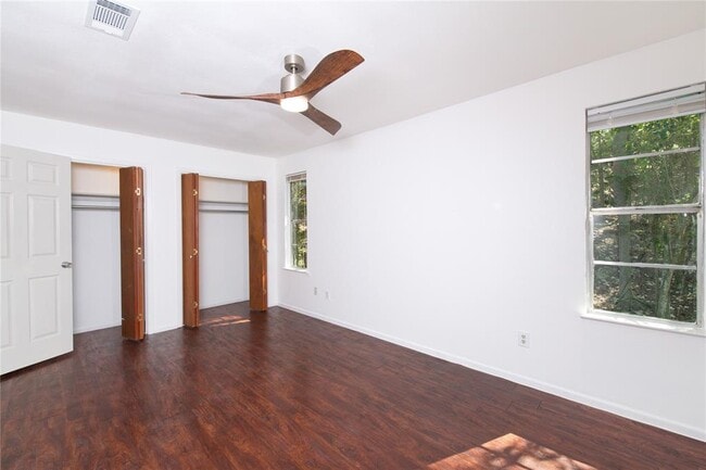 Building Photo - 833 Old Ranch Rd 12