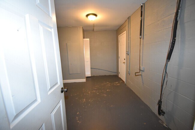 Building Photo - 3 Bedroom Pet Friendly Home For Rent Near ...