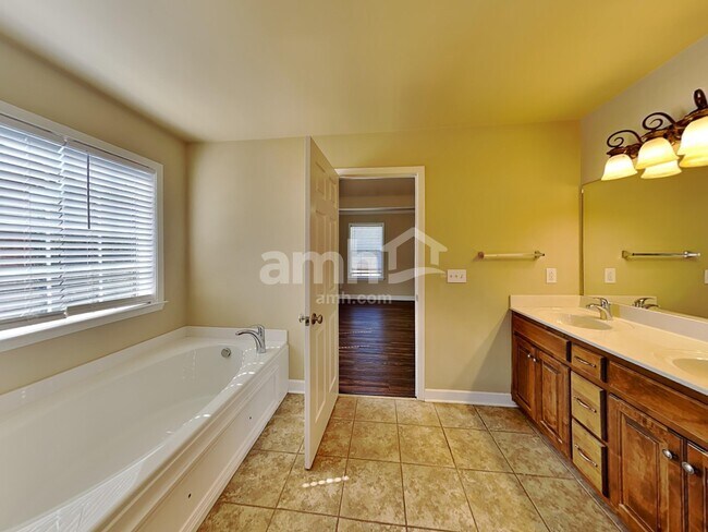 Building Photo - 2022 Keene Cir