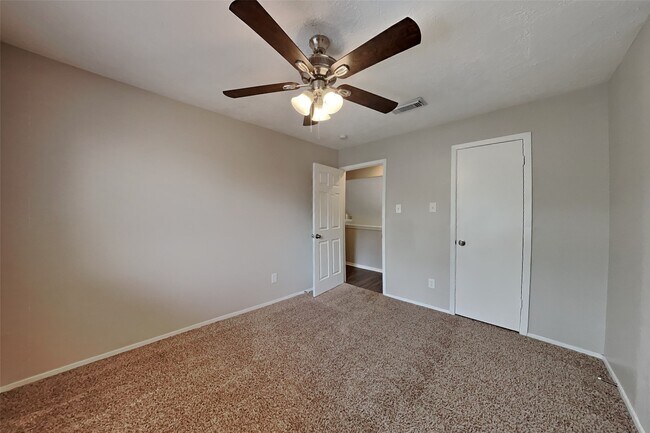 Building Photo - 7206 Fuchsia Ln