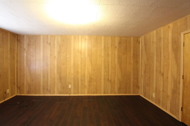 Building Photo - 1428 E Houston St