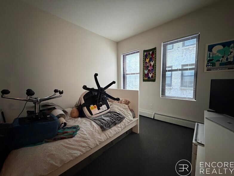 Building Photo - 822 Beacon St