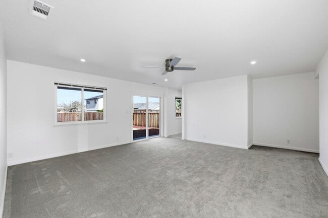 Building Photo - 1861 Nelson Dr