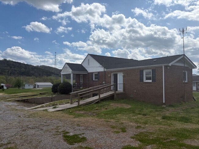 Building Photo - Auburntown TN - 1700 SF, 3BR/2BA, Full Basement, 2 Car Garage, 1 Acre