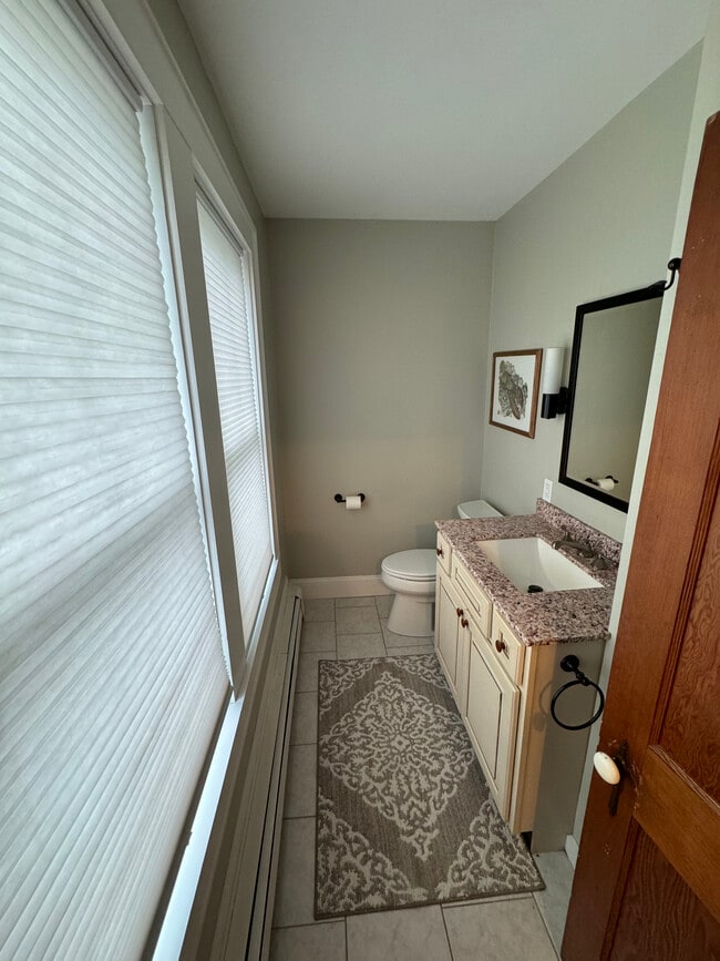 Building Photo - 147 Lincolnville Ave