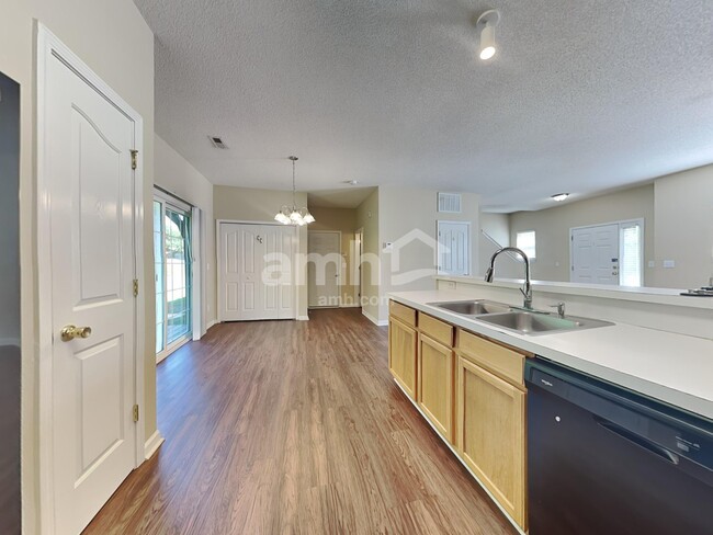 Building Photo - 720 Waterbrook Ln