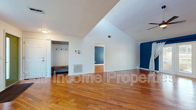 Building Photo - 354 5th St Ct E