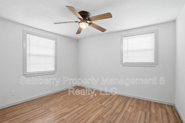 Building Photo - 1100 SE 9th St