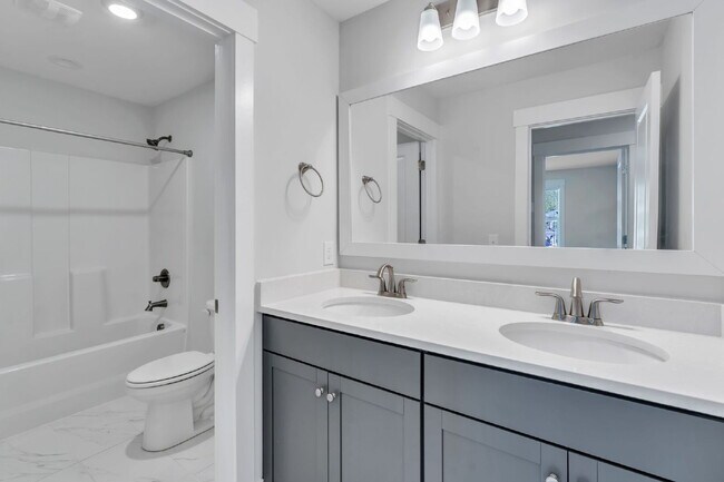 Building Photo - Elegant 3 Bed / 2.5 Bath Luxury Townhome + Bonus Room in Indigo Pointe with Main-Level Primary Su...