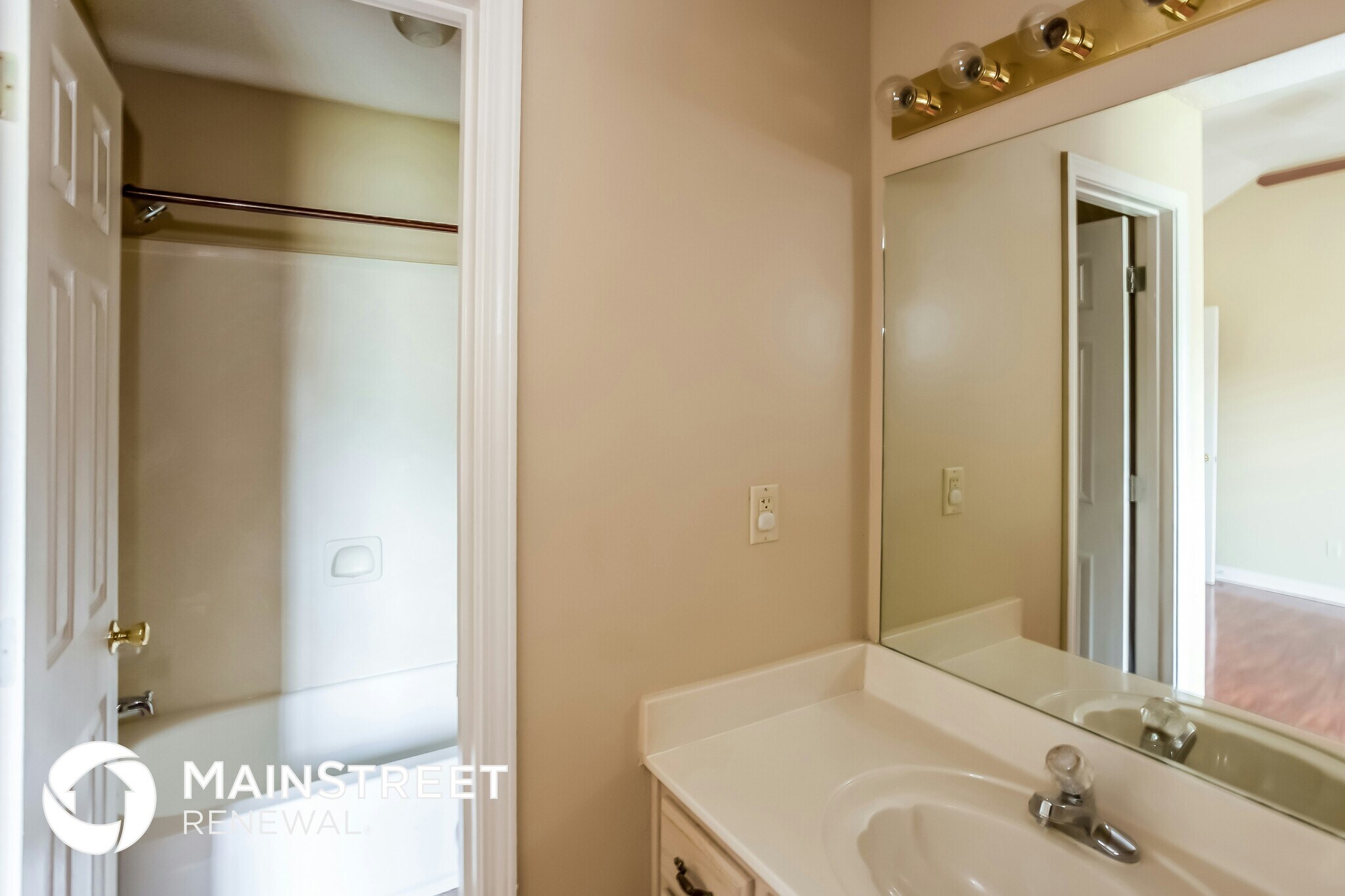 Building Photo - 6719 Ross Manor Dr