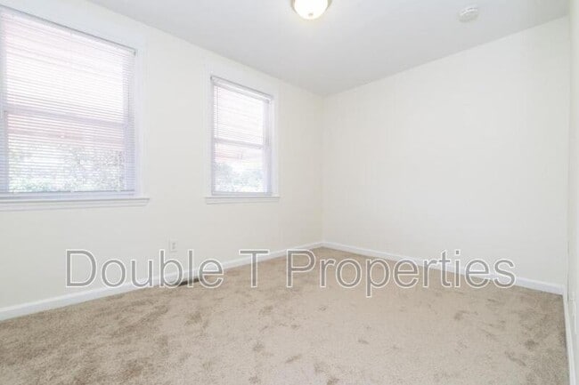 Building Photo - 3033 Seamon Ave
