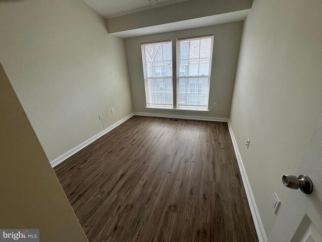 Building Photo - 6007 Rose Bay Dr