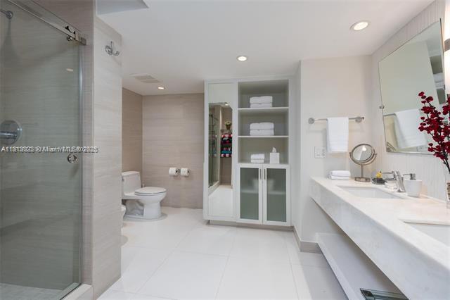 Building Photo - 161 Crandon Blvd